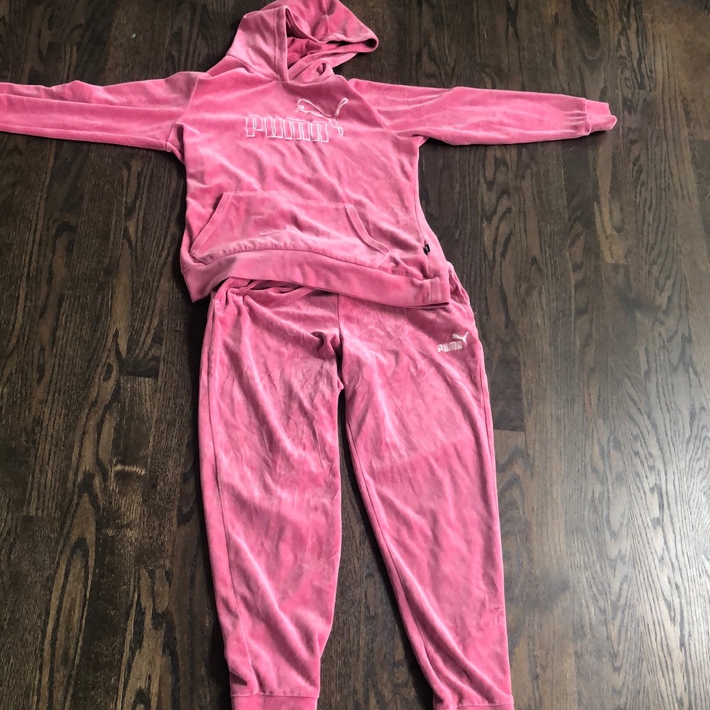 Puma velour jogging suit. Size medium. Dusty rose color